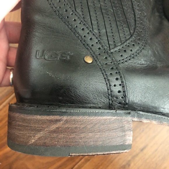 Leather UGG boots - Picture 5 of 6